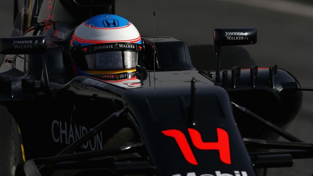 Fernando Alonso uuden McLarenin ratissa.