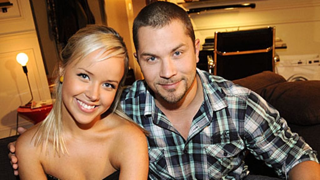 Peppi Puolakka (Sara Säkkinen) ja Ossi Puolakka (Sami Sarjula). Kuva: Lehtikuva.