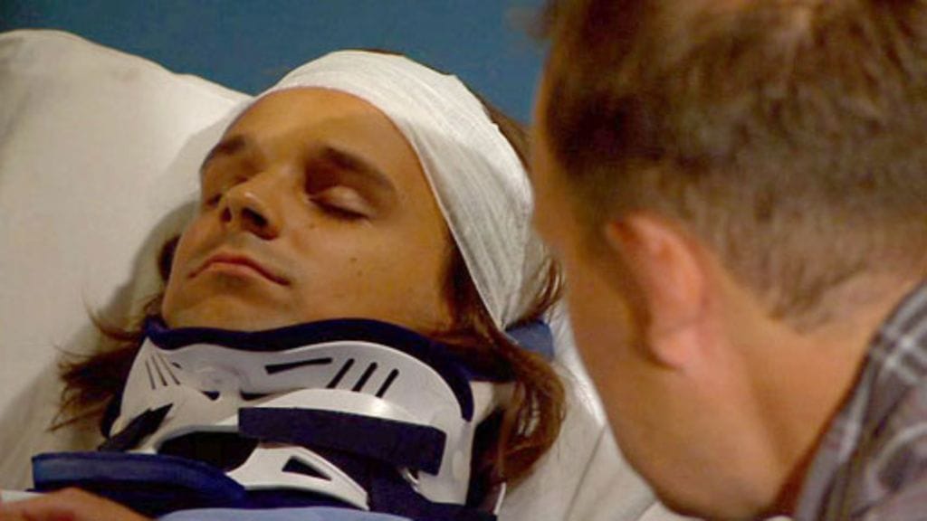 Salatut elämät - Lasse (Timo Jurkka) tilittää tuskaansa Jirille (Mikko Parikka).