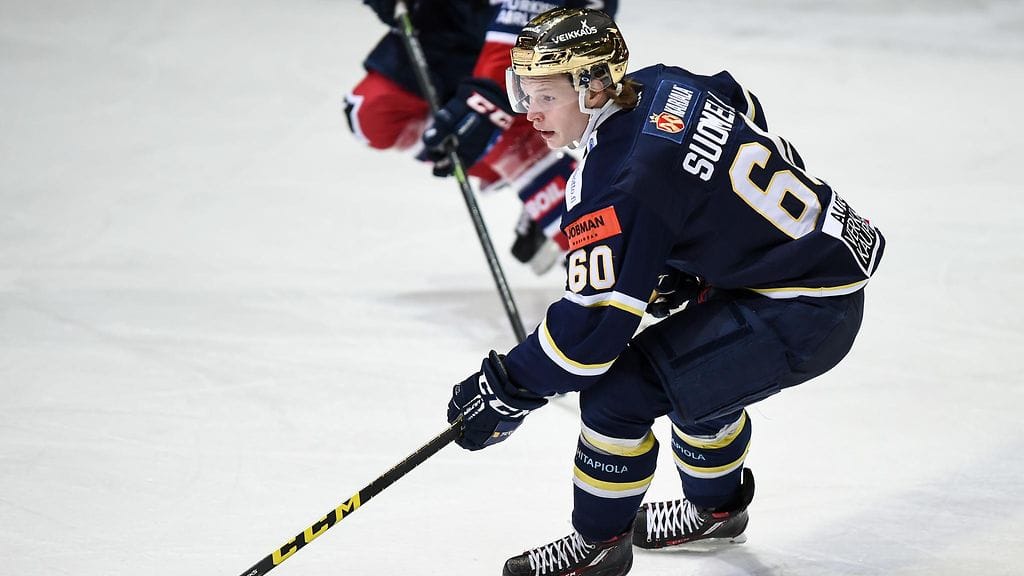 Antti Suomela ampui Bluesin molemmat maalit tiistaina.