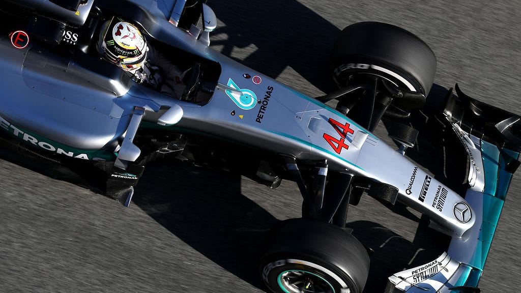 Lewis Hamilton eilen. Nokka oli erilainen, eikä S-putken ulostuloa näkynyt.