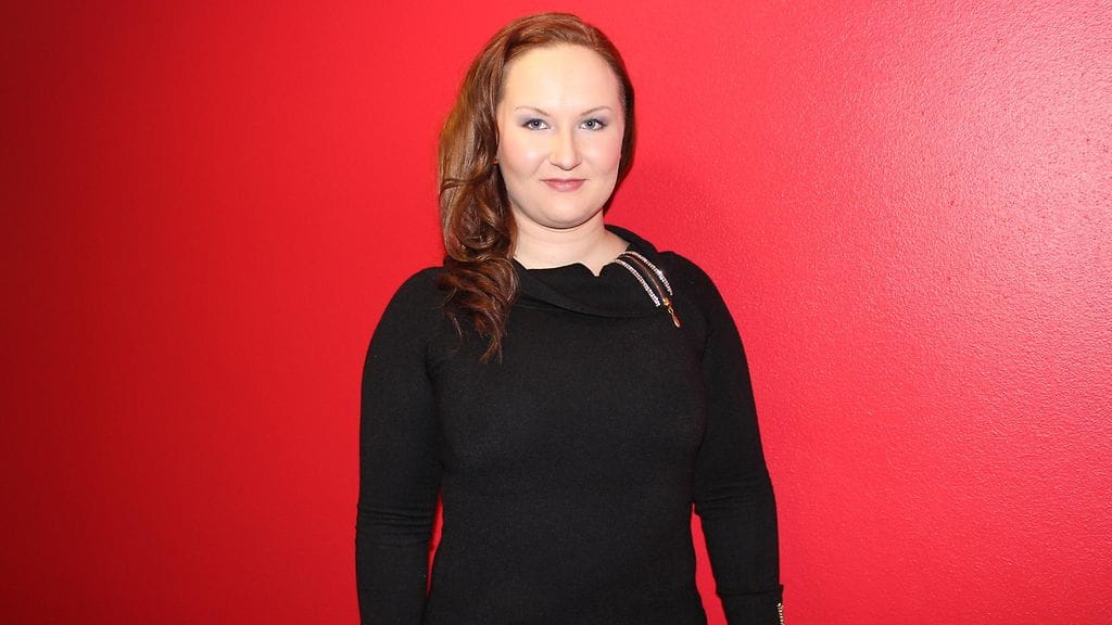 Topless-tarjoilijana työskentelevä Mari Mutikainen vieraili torstaina Enbuske, Veitola & Salminen -talk show'ssa.