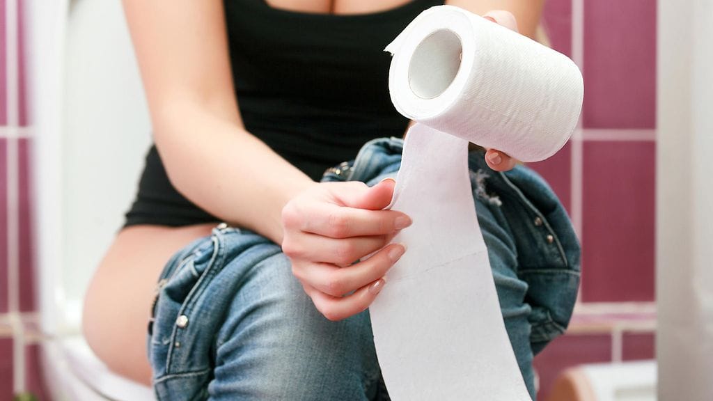 Jos häpeät vessassa hajuja, voit tehdä oman tuoksusuihkeen peittämään jälkesi.