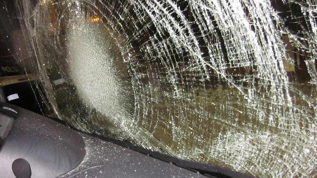 Tätä tuulilasia ei enää tarralla pelasteta.