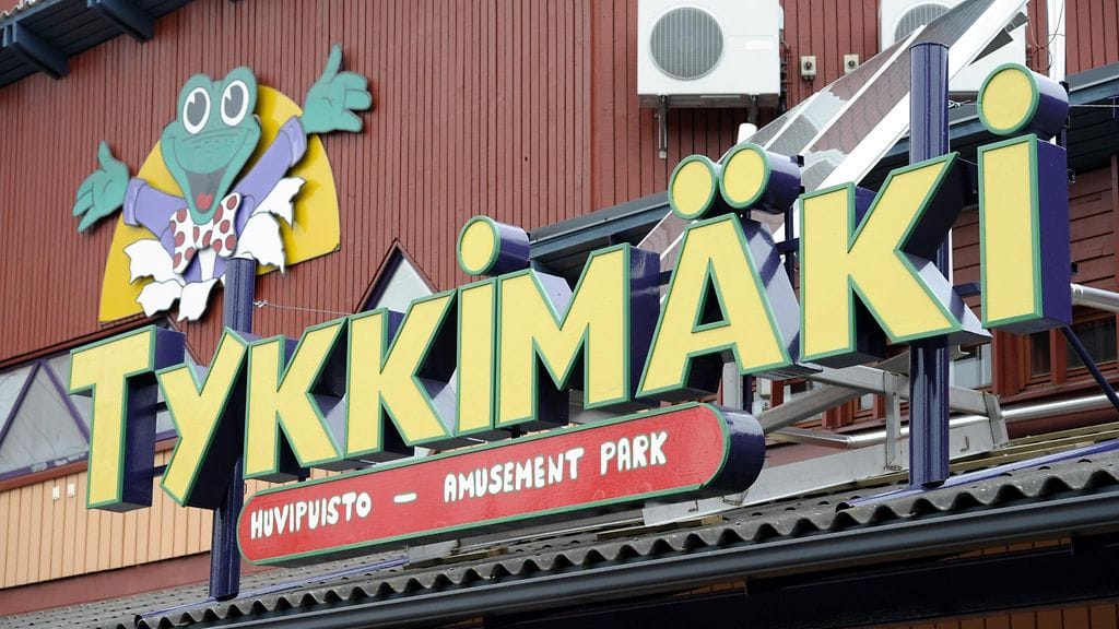 Sisäleikkipuisto sijaitsee Kouvolan Prisman yhteydessä, ja se on osa Tykkimäki-huvipuistoja. Arkistokuva Tykkimäki-huvipuiston portilta.