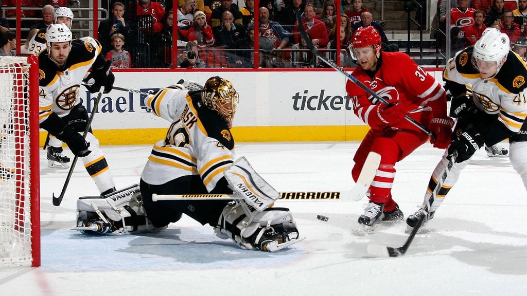 Tuukka Rask oli taas pelipäällä.