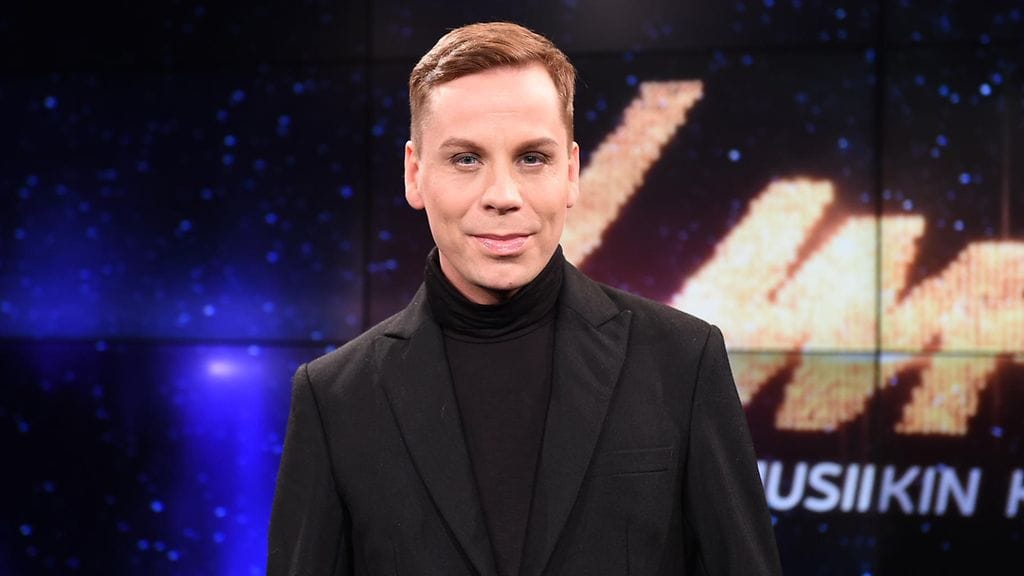 Cristal Snow'n kappale kertoo kahden miehen välisestä kielletystä rakkaudesta.