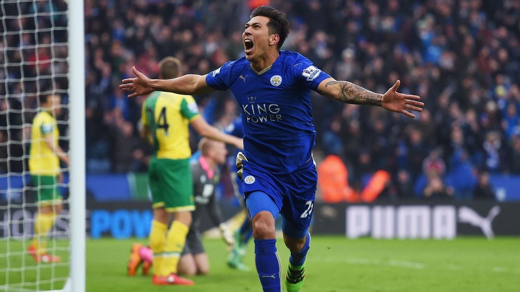 Leonardo Ulloa tuulettaa huipputärkeää osumaansa.