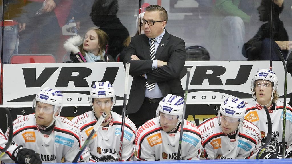 Ari-Pekka Selin ja mietteliäs ilme.