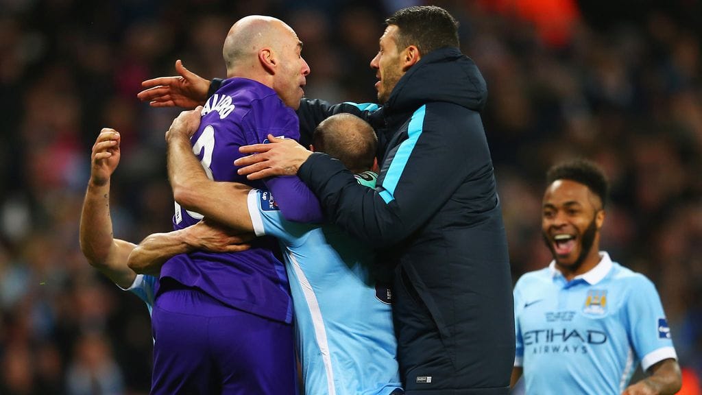 Willy Caballero (vas.) oli loistovedossa sunnuntaina Wembleyllä.
