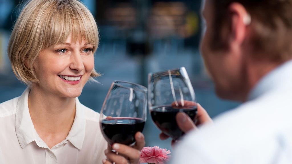 Treffeillä käyminen piristää parisuhdetta.