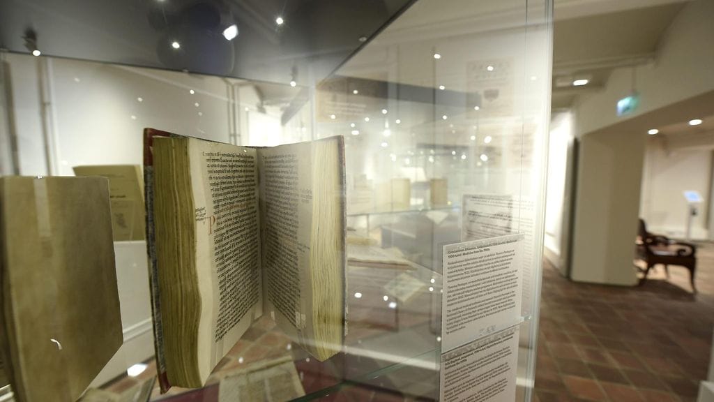 Kansalliskirjasto avattiin peruskorjauksen jälkeen Helsingissä tiistaina 1. maaliskuuta 2016.