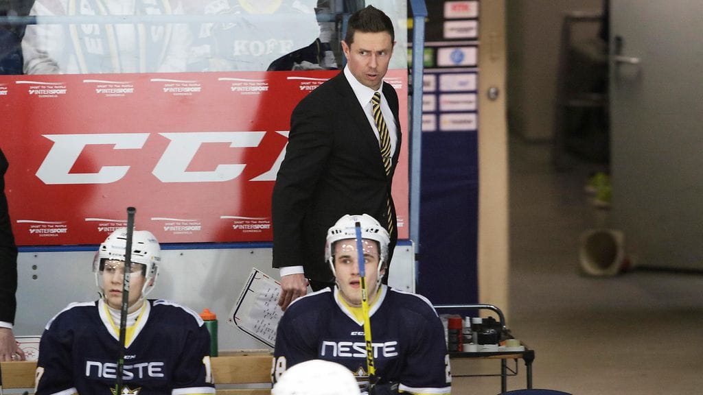 Jyrki Aho sai kakkua.