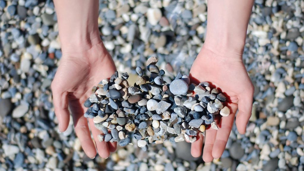 Kiviä käsissä