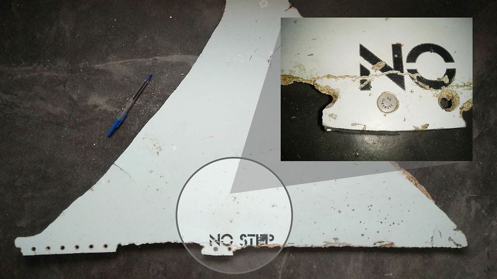 Kuvassa Mosambikista löytynyt osa, jonka arvellaan olevan kadonneesta malesialaiskoneesta. Nyt koneeseen kuuluneen osan epäillään löytyneen myös Mauritiukselta.