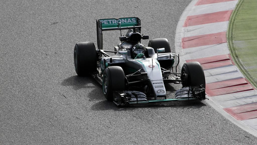 Nico Rosberg Mercedeksen ratissa.