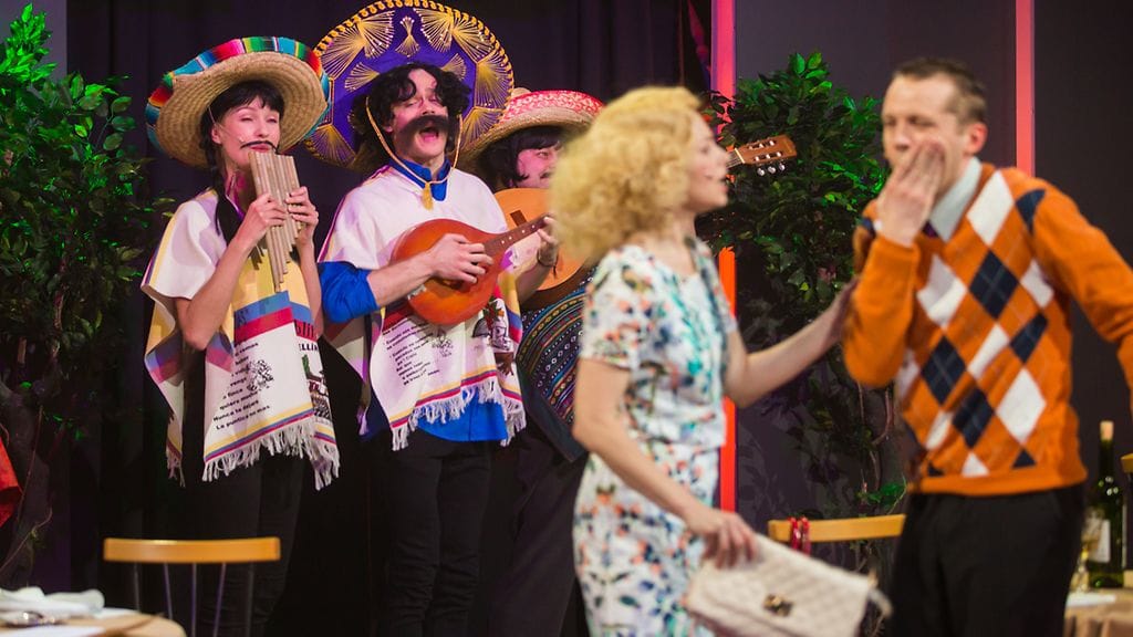 Suur kom+Â+Âdia+Áhtu, 1. saade, foto Tiit M+Átus, Kanal 2 (333)