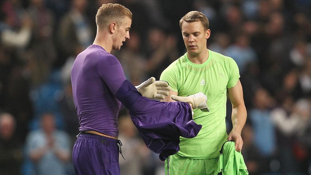 Joe Hart ja Manuel Neuer vaihtoivat pelipaitoja Mestarien liigassa lokakuussa 2013.