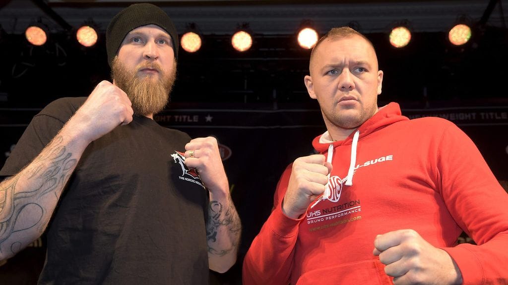 Robert Helenius ja Johann Duhaupas tiedotustilaisuudessa Helsingissä perjantaina.