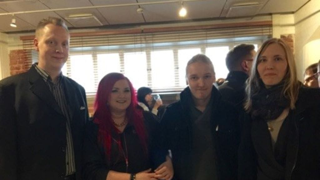 Teemu, Sara, Saran miesystävä Esa ja teemun naisystävä Mervi