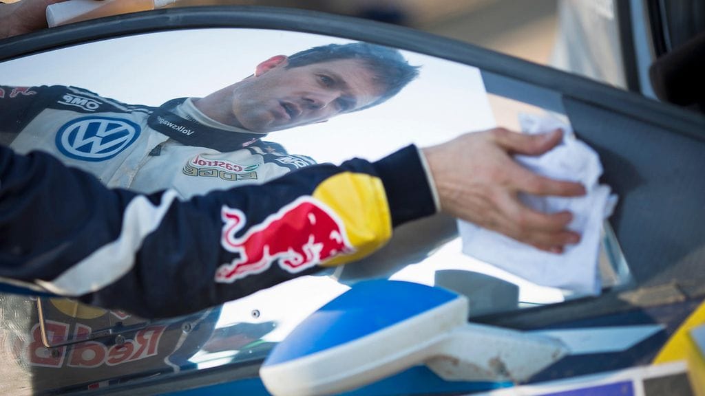 Sebastien Ogier on pudonnut yli minuutin päähän Jari-Matti Latvalasta.