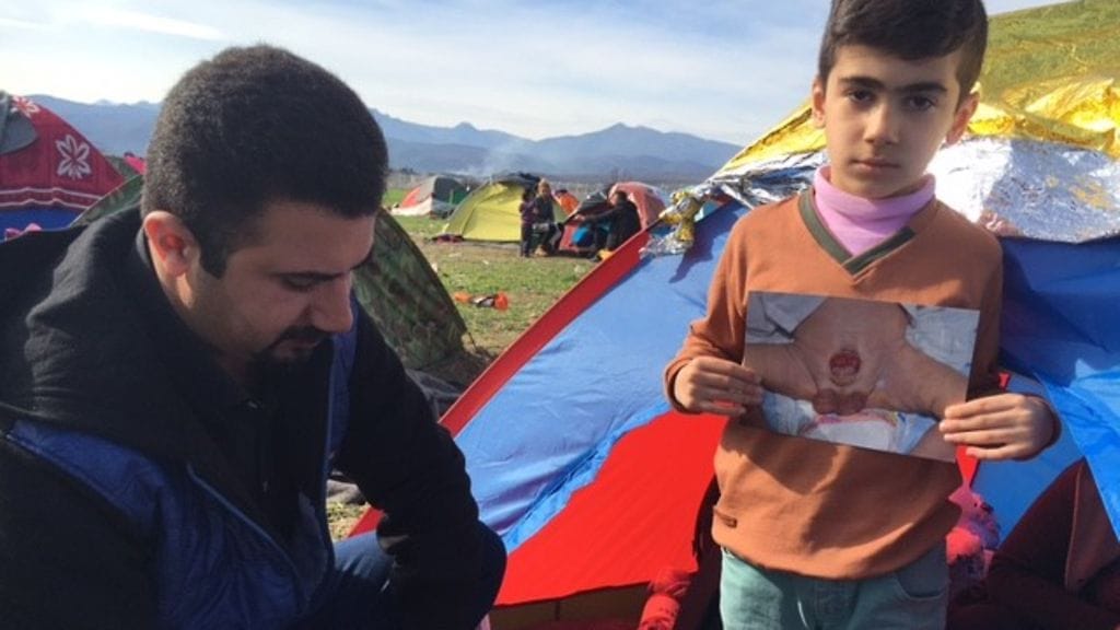 Shad Aram Tahir ja hänen isänsä Idomenin leirillä