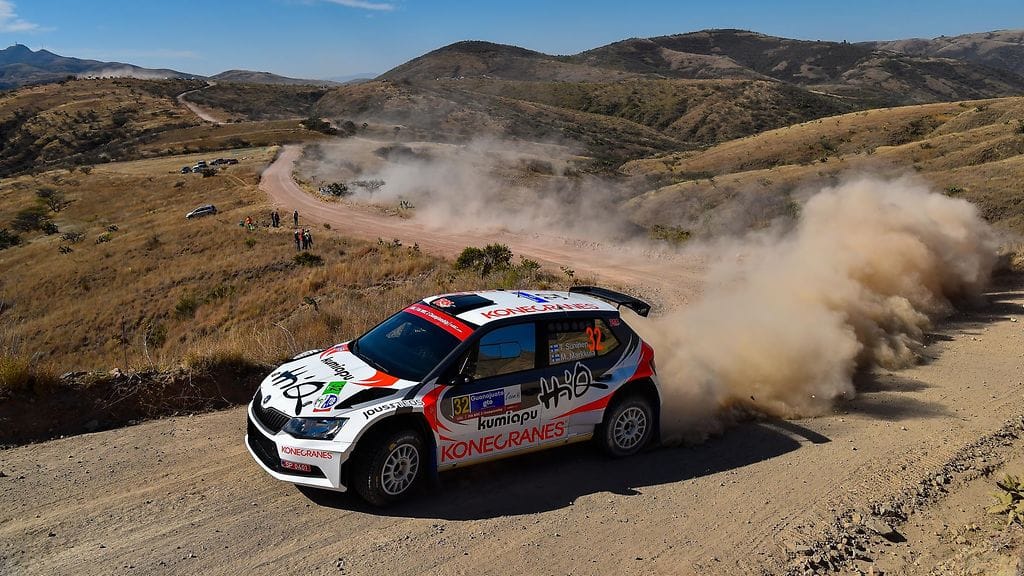 Teemu Sunisella on lähes 13 minuutin johto WRC2-luokassa.