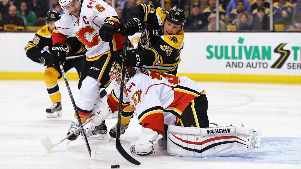 Joni Ortio torjui Calgaryn yllätysvoittoon.