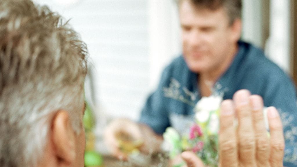 Huonotuulisen ihmisen kanssa kannattaa yrittää itse pysyä neutraalina.