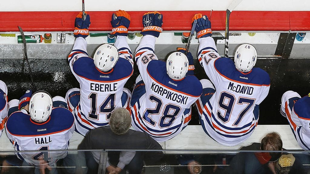 Jordan Eberle, Lauri Korpikoski ja Connor McDavid muodostivat ottelun loppupuolella hyökkäysvitjan.