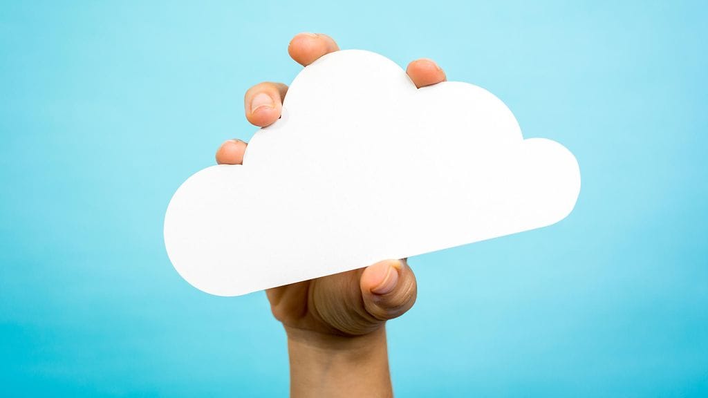 Pilvipalvelu tallettaa tiedostosi kuvainnollisesti pilveen, johon pääsee käsiksi mistä vain.