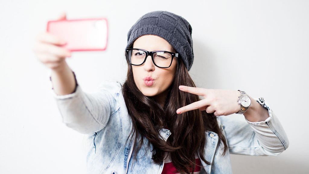 Muun muassa teknologian liian nopea kehittyminen ahdistaa nuorisoa.