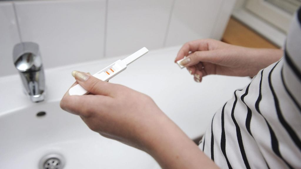 Tavallisilta tuntuvat oireet voivat viestiä raskaudesta.