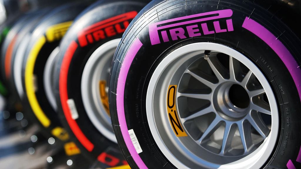 Pirellin F1-renkaita