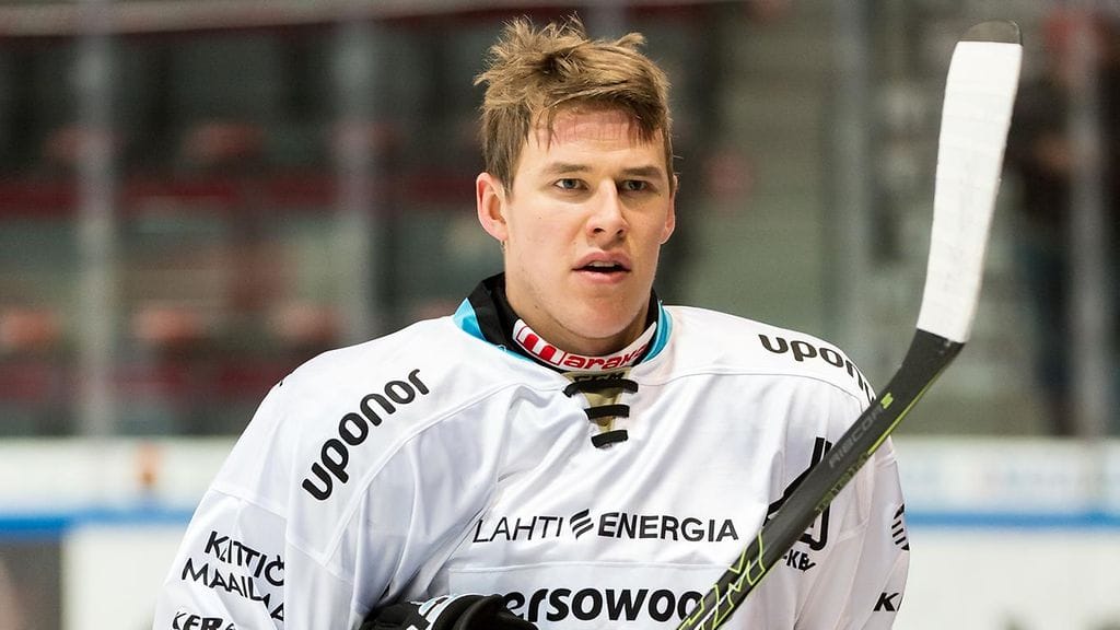 Juha-Pekka Pietilä ajettiin suihkuun selästä taklaamisesta.