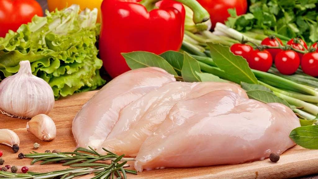 Broilerilla ei kannata korvata kalaa, mutta punaista lihaa siipikarjalla on terveyden kannalta järkevä korvata.