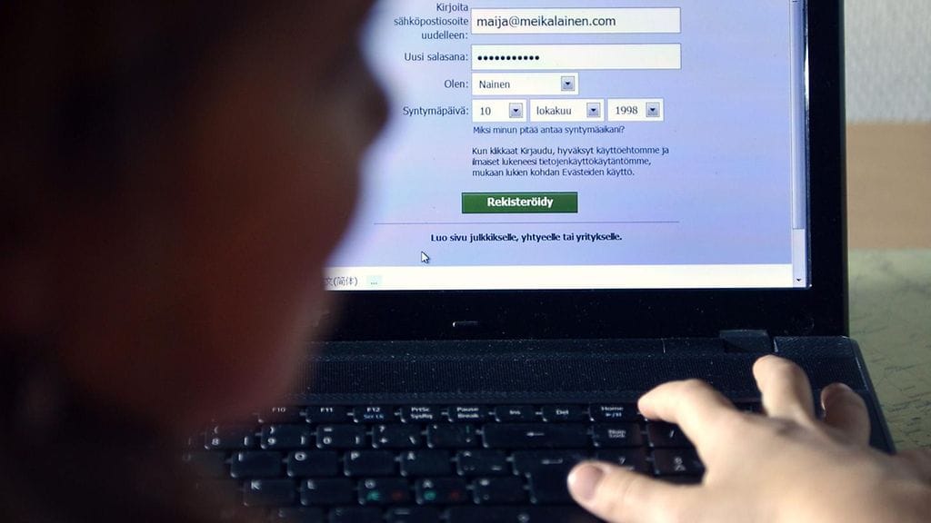 "Lasten medialukutaidon ja sosiaalisten taitojen tukemiseen tarvitaan perheen, kouluterveydenhuollon ja koulun välistä yhteistyötä."