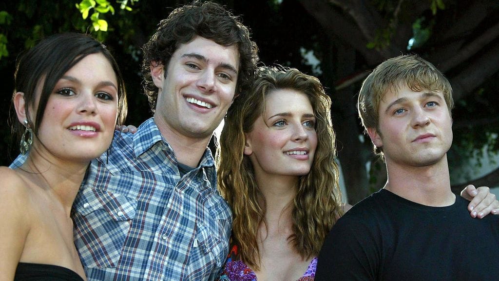 OC:n tähdet, eli Rachel Bilson, Adam Brody, Mischa Barton ja Benjamin McKenzie vuonna 2003.