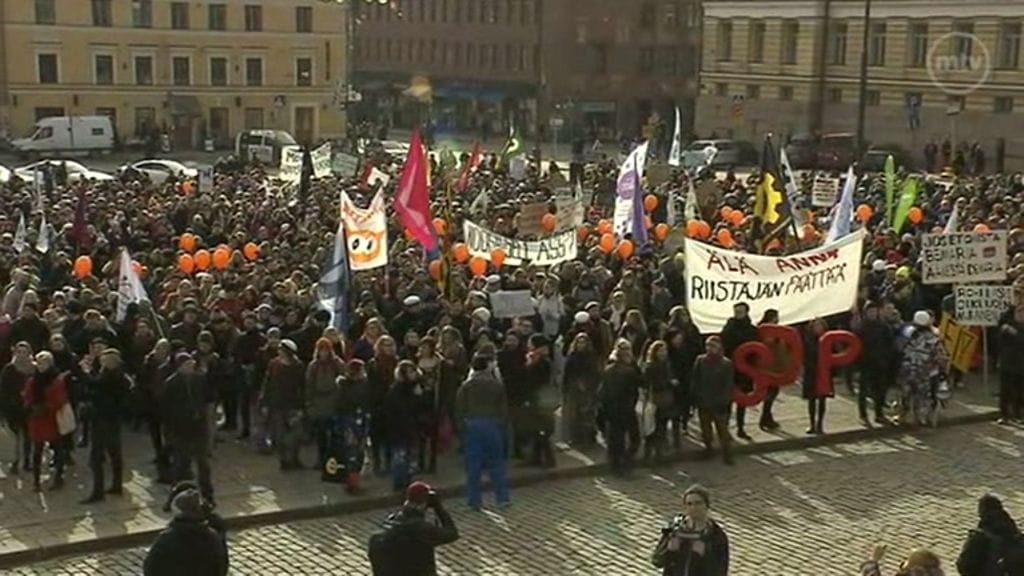 Opiskelijoiden mielenosoitus opintotukileikkauksia vastaan Helsingissä 9.3.2016.