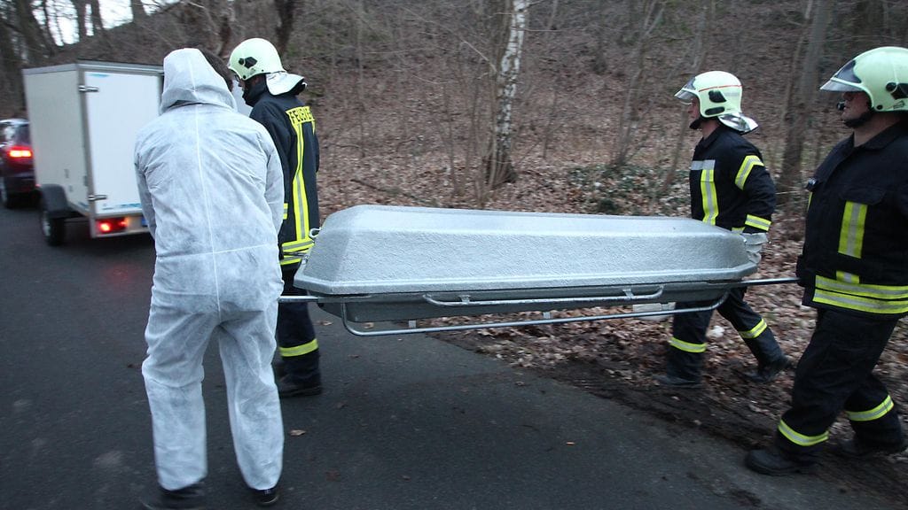 13-vuotiaan pojan ruumista siirrettiin rikospaikalta Bad Schmiedebergistä viikonloppuna.