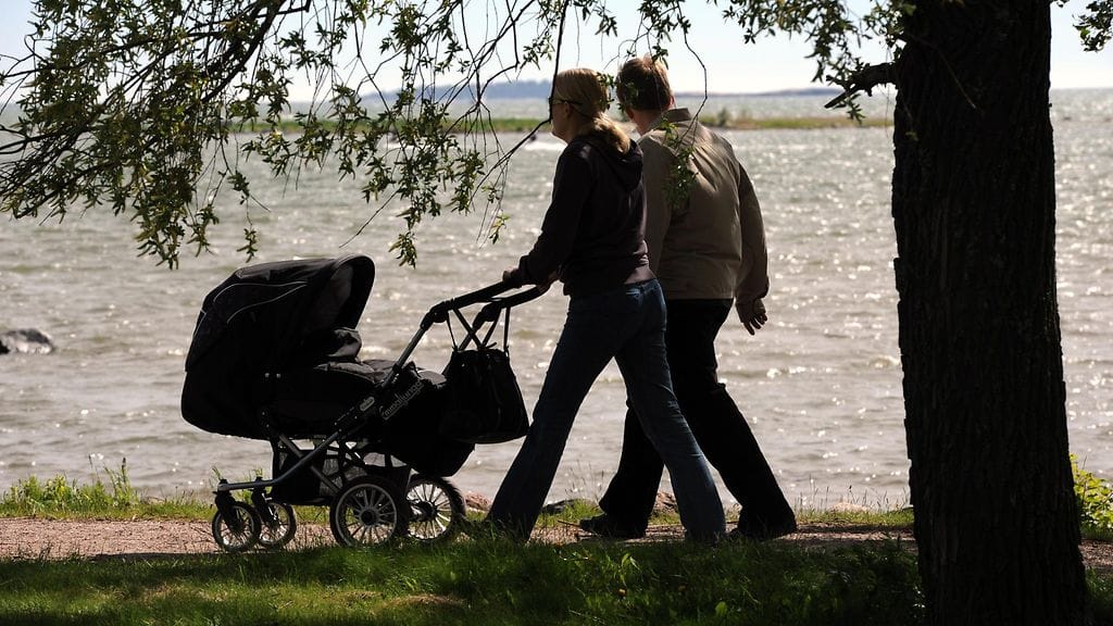 Vuosilomalain muutosta on kritisoitu erityisesti siltä osalta, että se lyhentää vuosilomien kertymistä äitiys-, isyys- ja vanhempainvapaalla.