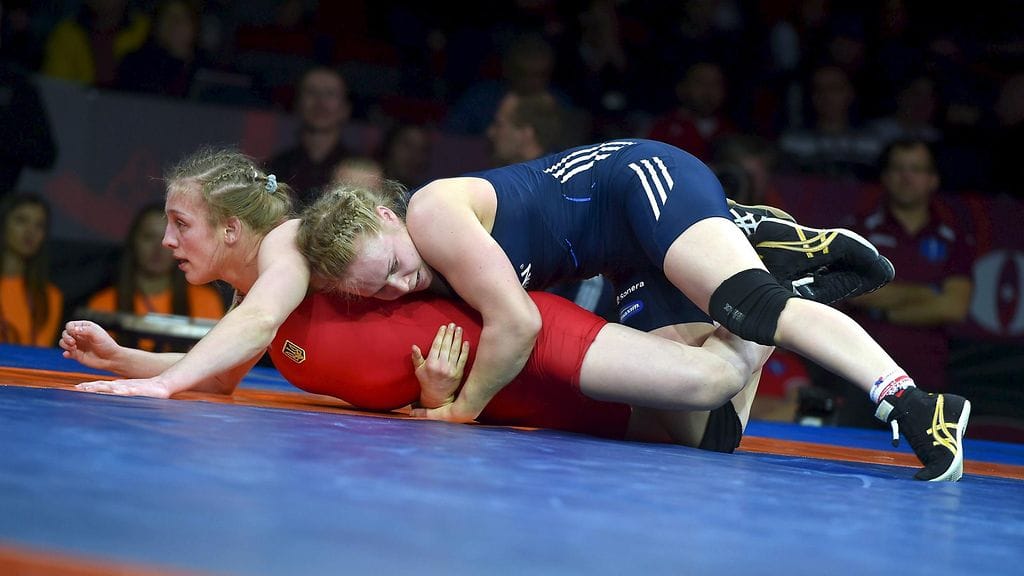 Petra Olli oli selvästi niskan päällä finaalissa Oksana Herheliä vastaan.