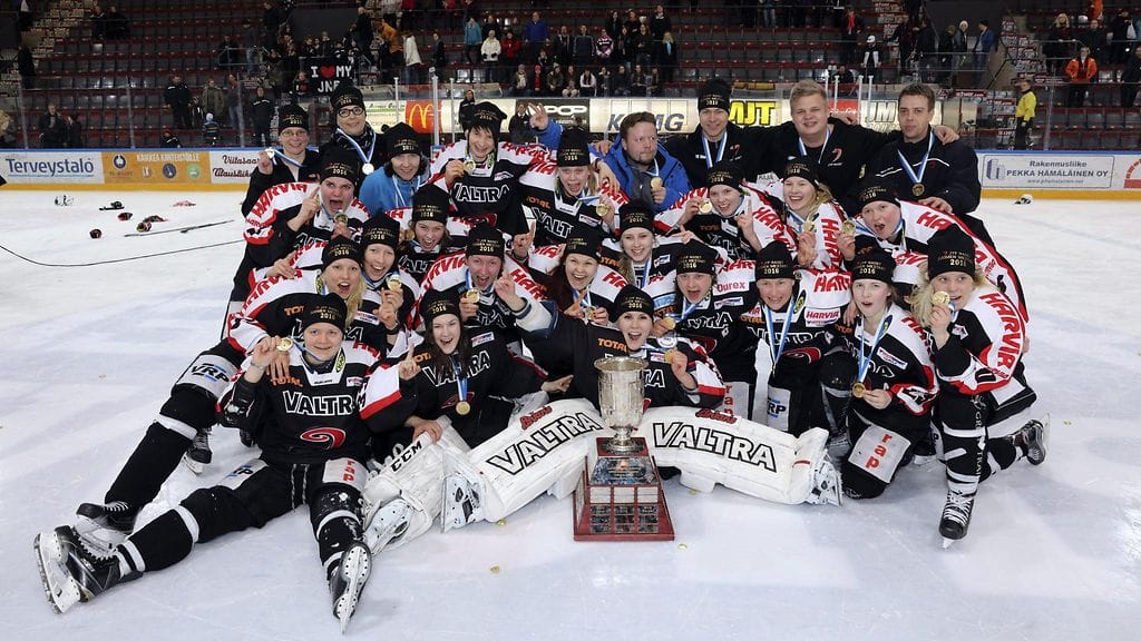 JYP juhli mestaruutta keskiviikkona Jyväskylässä.