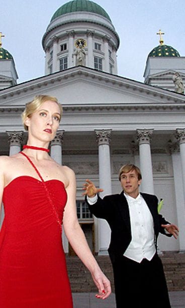 Camilla karkaa häistään.