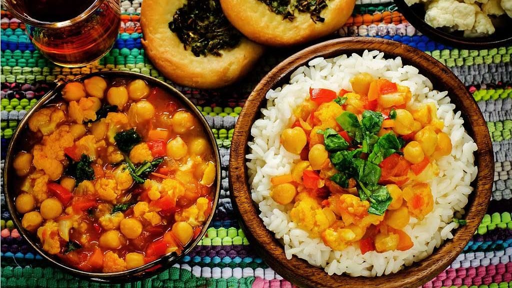 Ihminen pärjää kasvisruoalla mainiosti, kunhan muutaman lisän muistaa, sanoo ravitsemustieteen professori Mikael Fogelholm.