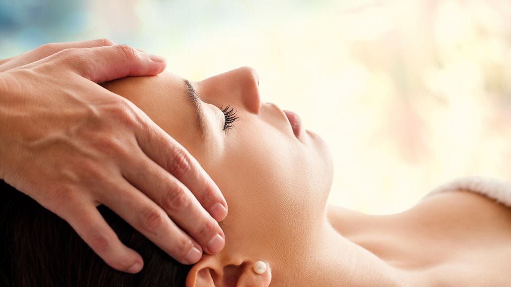 Kevyt hieronta voi lievittää päänsärkyä hyvinkin nopeasti.