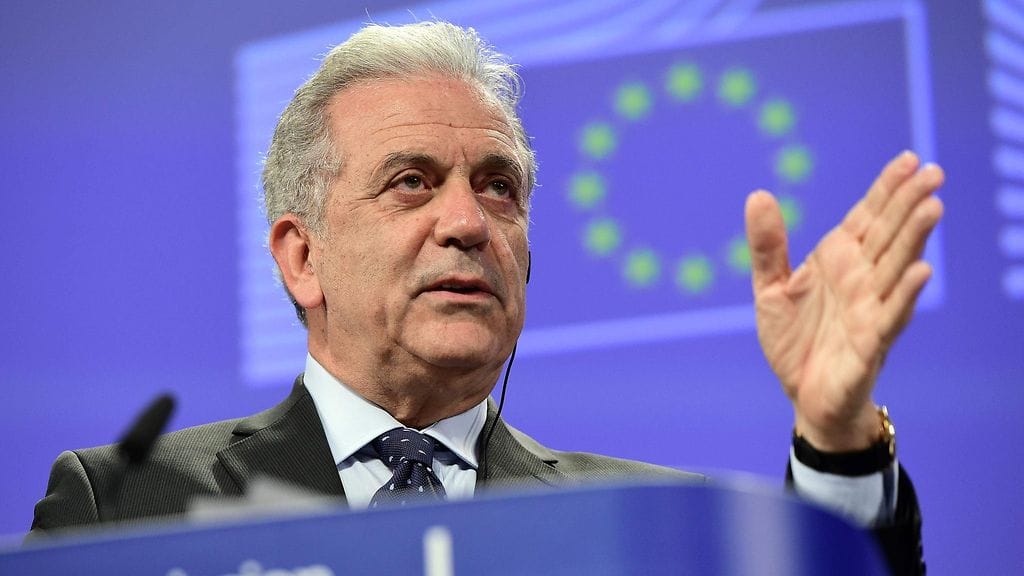 Maahanmuuttokomissaari Dimitris Avramopoulos.