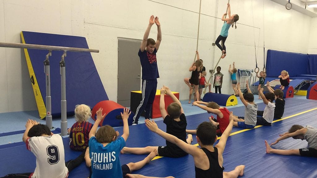 yhdessä voimistelua