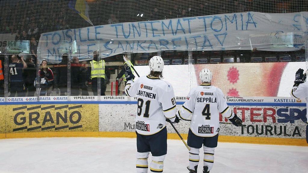 Blues sai tukea päätöspelin jälkeen omien kannattajien lisäksi myös JYPin leiristä.