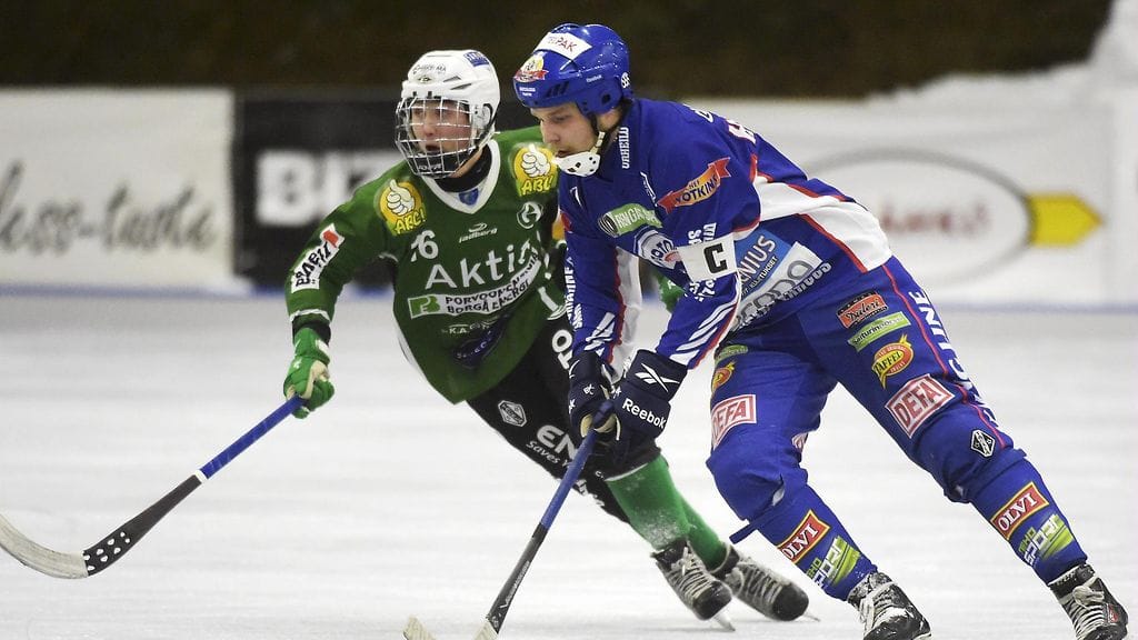 Akilleksen Emil Fedorov (vas.) ja Botnian Tommi Herranen vauhdissa viime marraskuussa.